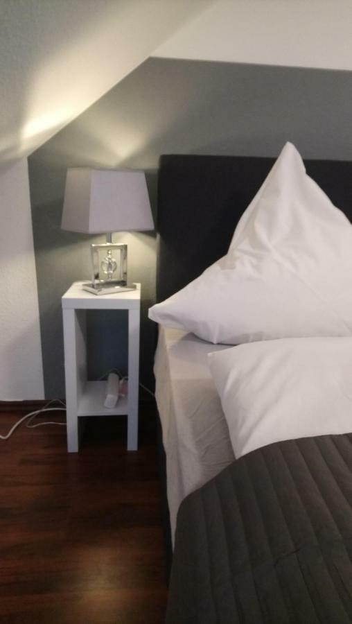 Ferienwohnung Mit 2 Schlafzimmern Und Parkplatz Erfurt Exterior foto